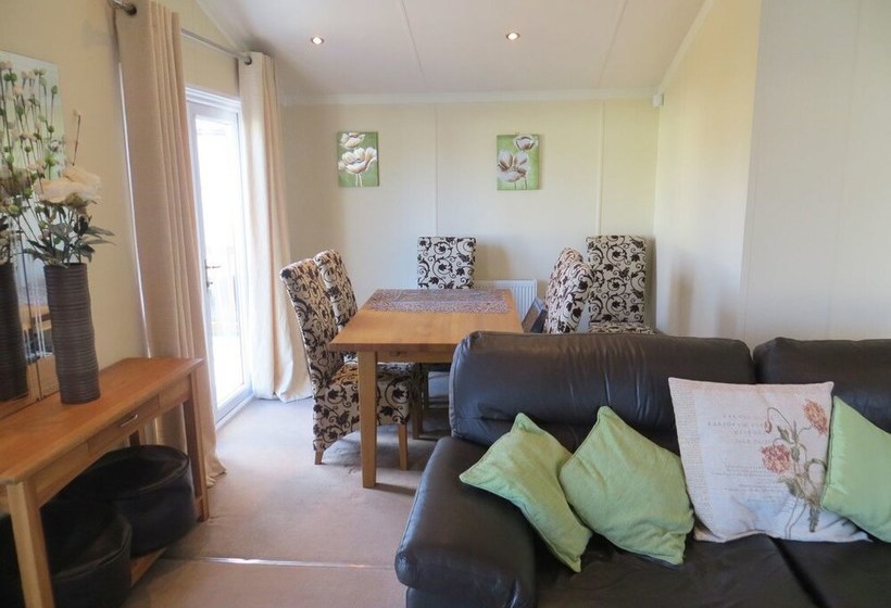 Jolie  Lovely Lodge For Couples Or Family