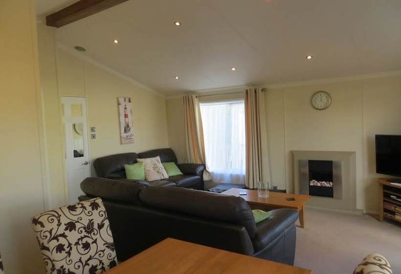 Jolie  Lovely Lodge For Couples Or Family