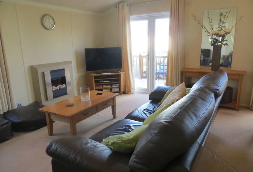 Jolie  Lovely Lodge For Couples Or Family