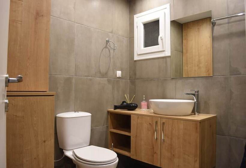 Heliconia Deluxe Apt Must