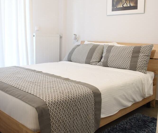 Heliconia Deluxe Apt Must