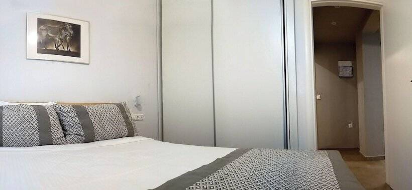 Heliconia Deluxe Apt Must