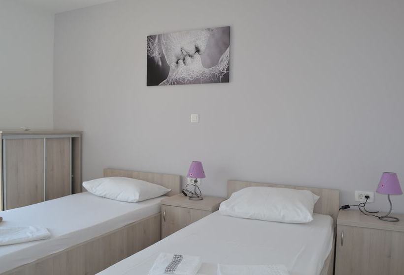 ペンション Skunca’s House