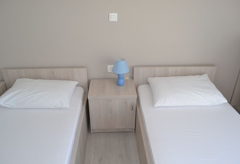 ペンション Skunca’s House