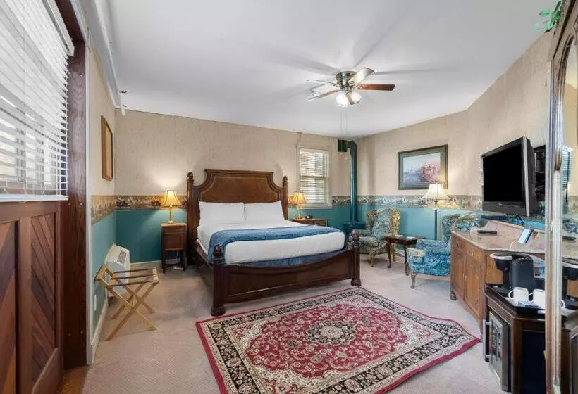 Hennessey House Bed And Breakfast