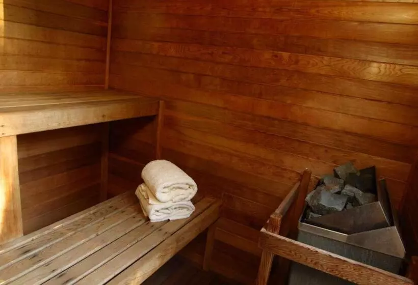 Hennessey House Bed And Breakfast