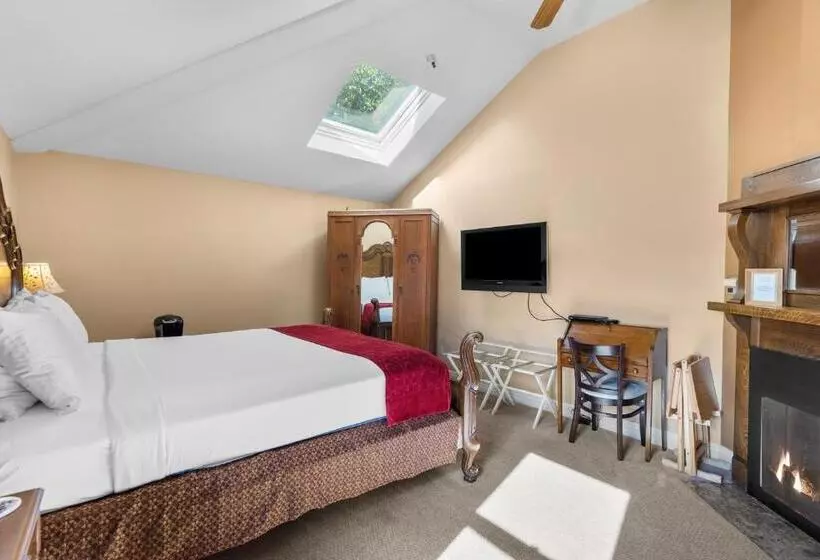 Hennessey House Bed And Breakfast