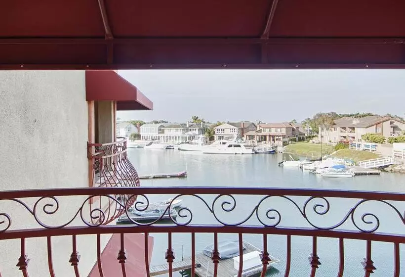 Отель Best Western Harbour Inn & Suites Huntington   Sunset Beach