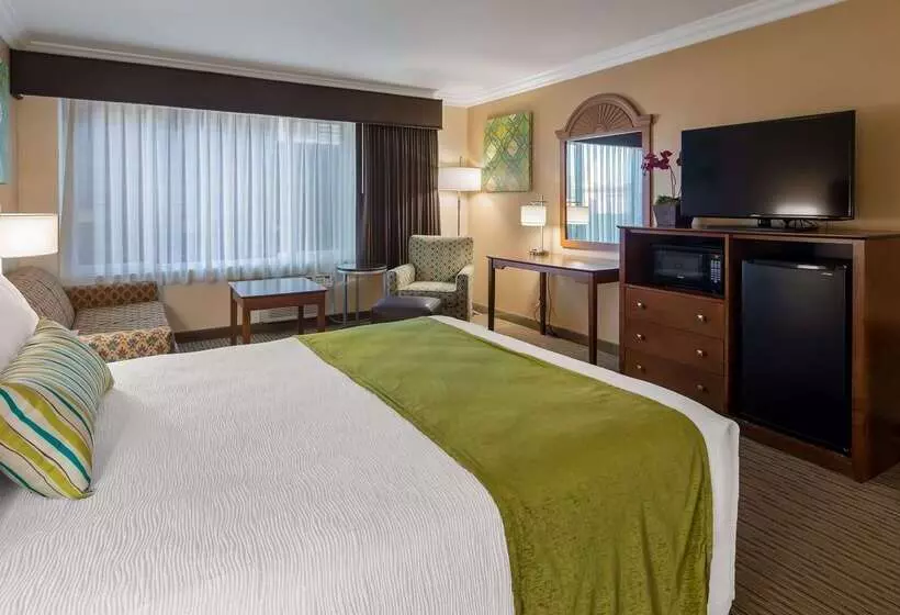 Отель Best Western Harbour Inn & Suites Huntington   Sunset Beach