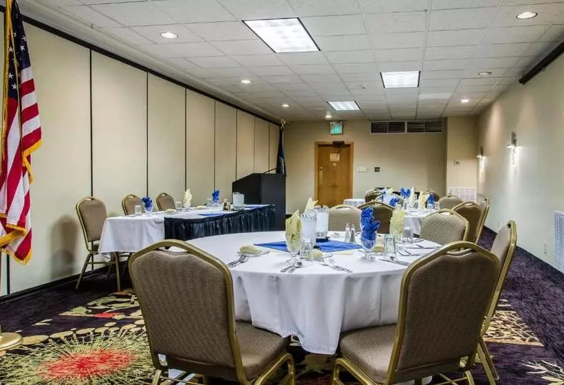 ホテル Clarion Inn Pocatello