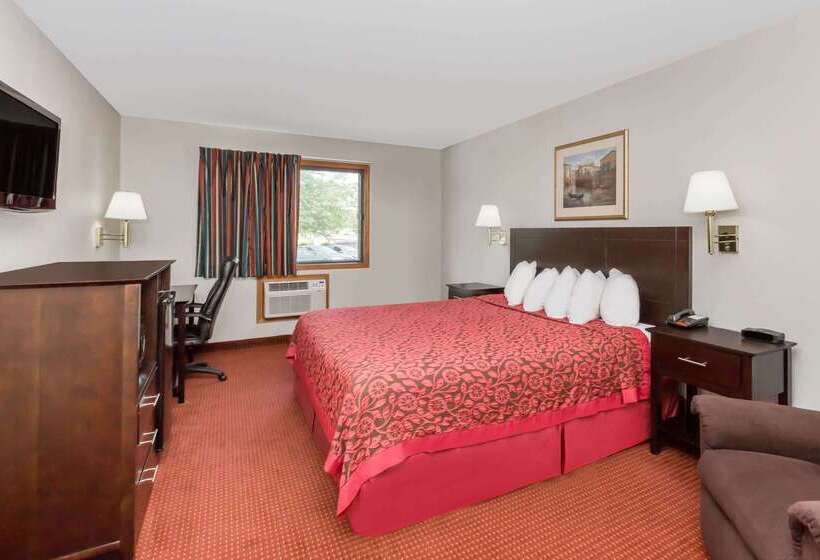 Отель Days Inn & Suites By Wyndham Des Moines Airport