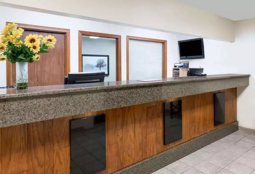 酒店 Days Inn & Suites By Wyndham Des Moines Airport