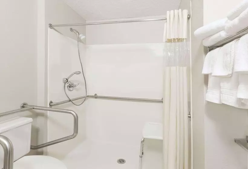 酒店 Days Inn & Suites By Wyndham Des Moines Airport