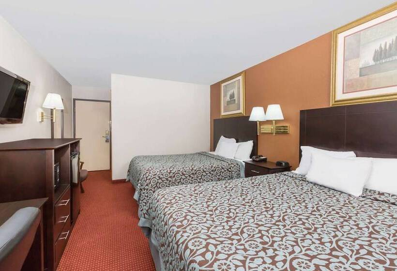 Отель Days Inn & Suites By Wyndham Des Moines Airport