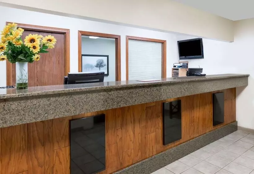 酒店 Days Inn & Suites By Wyndham Des Moines Airport