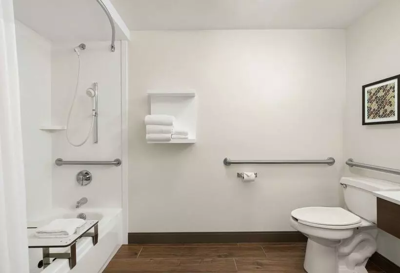 Отель Hampton Inn Portland Airport