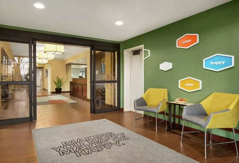 Отель Hampton Inn Portland Airport