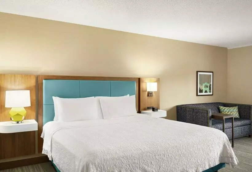 Отель Hampton Inn Portland Airport
