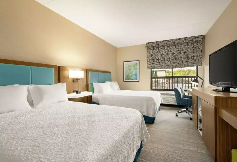 Отель Hampton Inn Portland Airport