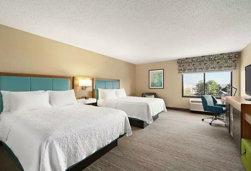 Отель Hampton Inn Portland Airport