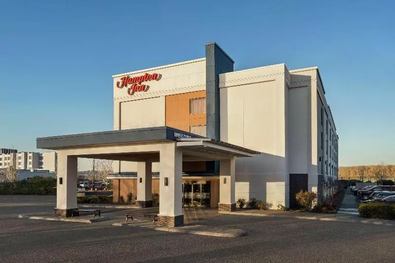 Отель Hampton Inn Portland Airport