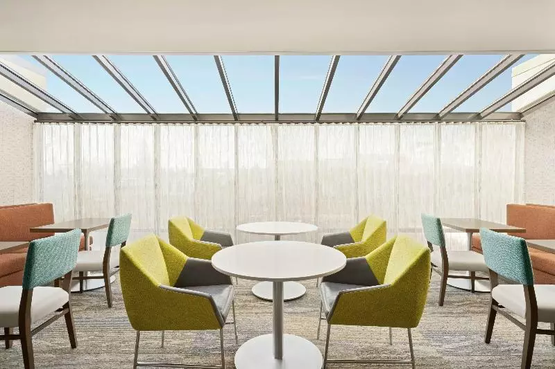 Отель Hampton Inn Portland Airport