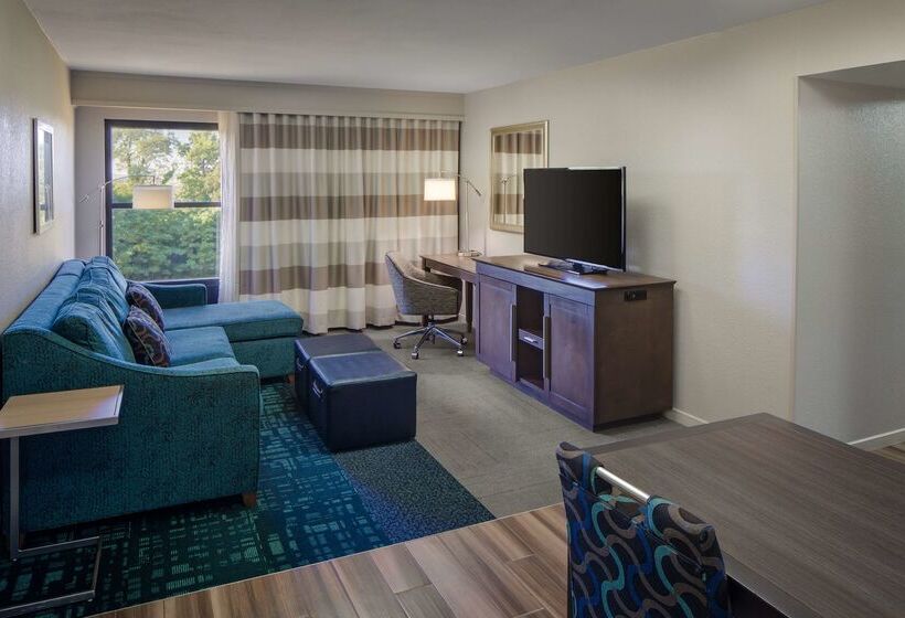 فندق Hampton Inn & Suites Nashvilleairport