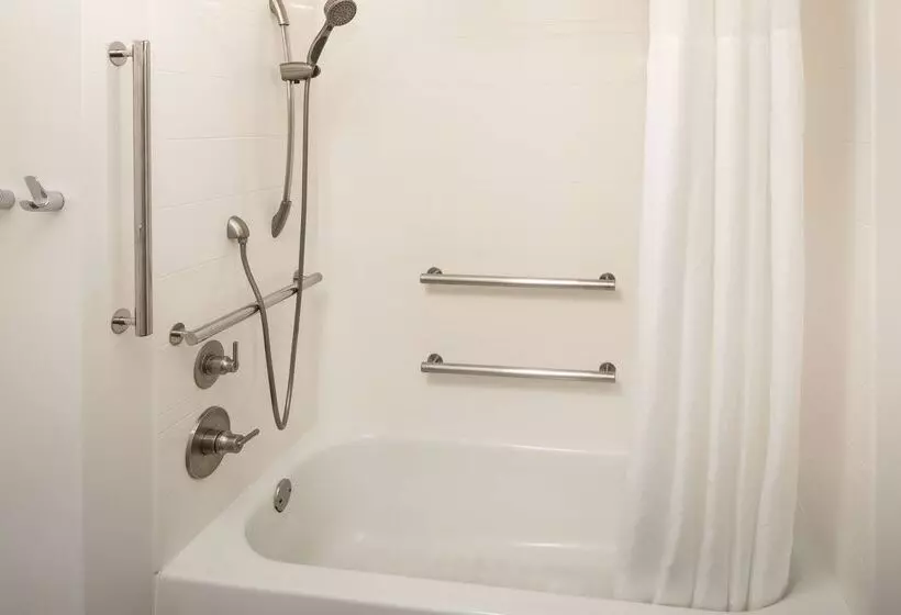 هتل Hampton Inn & Suites Nashvilleairport