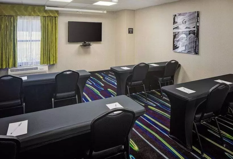 هتل Hampton Inn & Suites Nashvilleairport