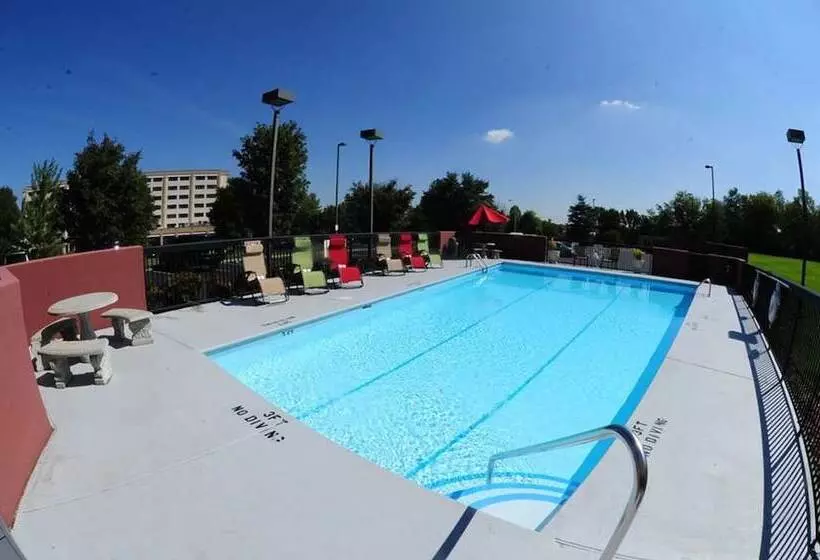 هتل Hampton Inn & Suites Nashvilleairport