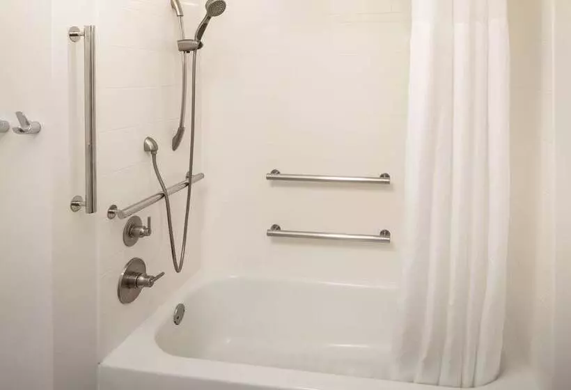 هتل Hampton Inn & Suites Nashvilleairport