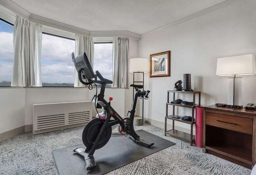 فندق Hilton Arlington National Landing