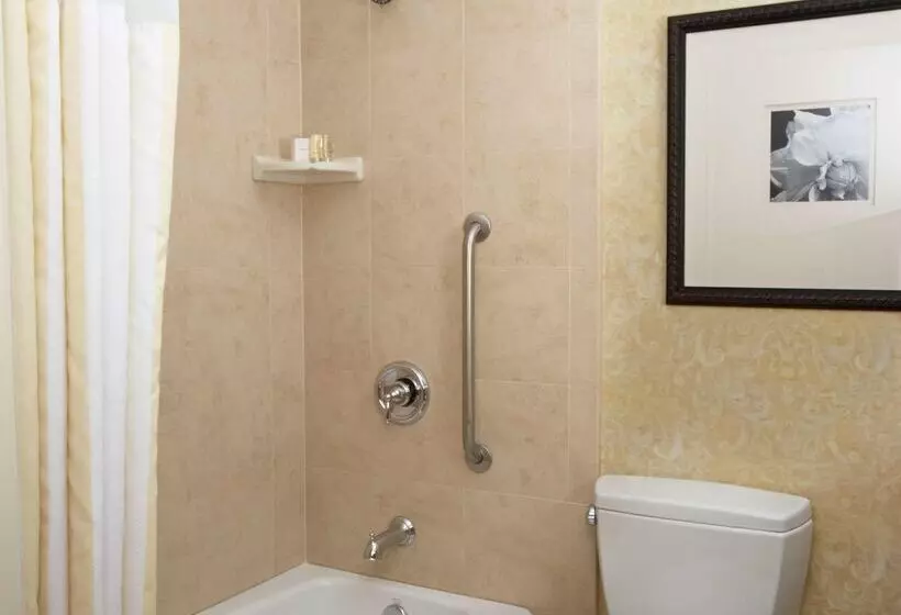 هتل Hilton Garden Inn Lancaster