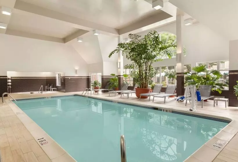 هتل Hilton Garden Inn Lancaster