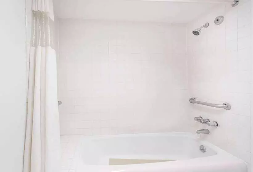 Отель Howard Johnson By Wyndham Commerce Ga