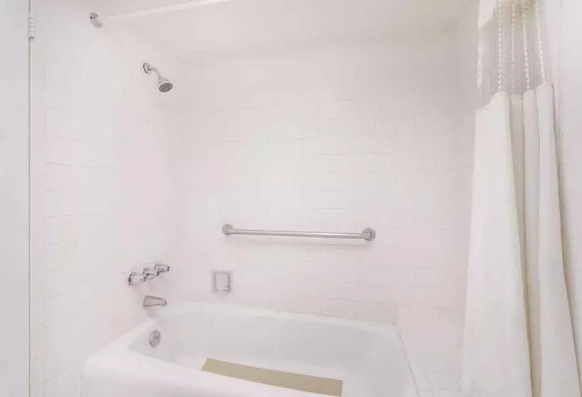 Отель Howard Johnson By Wyndham Commerce Ga