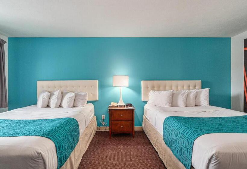 فندق Howard Johnson By Wyndham Traverse City