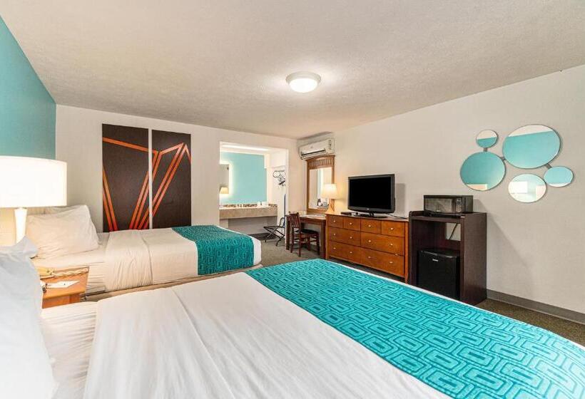 فندق Howard Johnson By Wyndham Traverse City