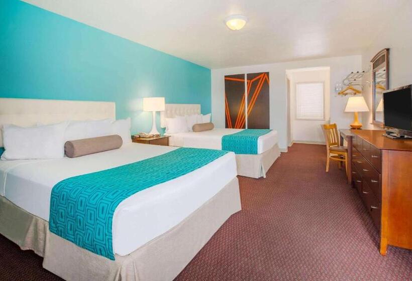 فندق Howard Johnson By Wyndham Traverse City