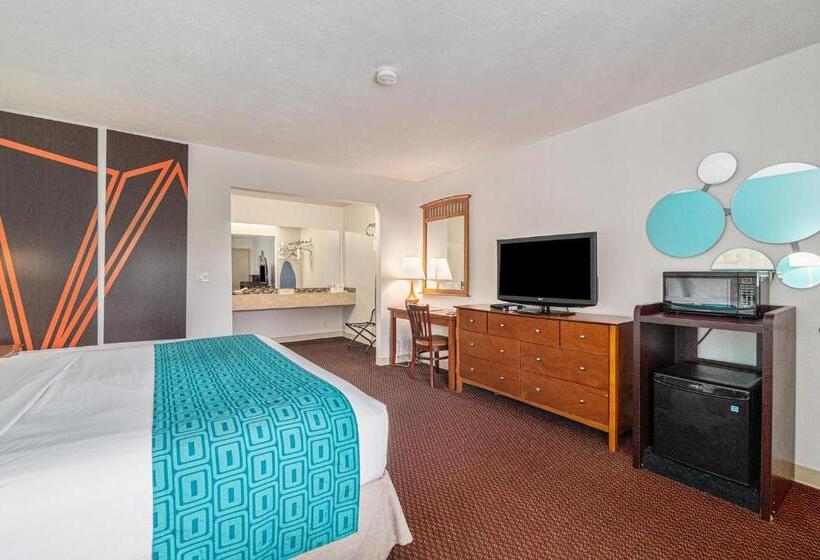 فندق Howard Johnson By Wyndham Traverse City