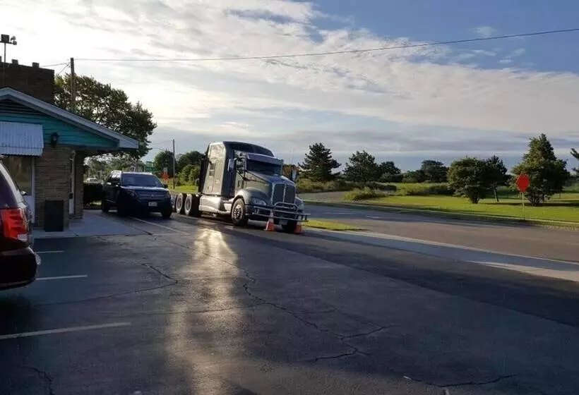 Hotelli River Inn By Niagara Falls