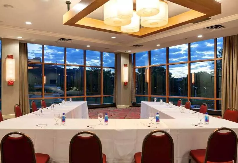 ホテル Wyndham Grand Pittsburgh