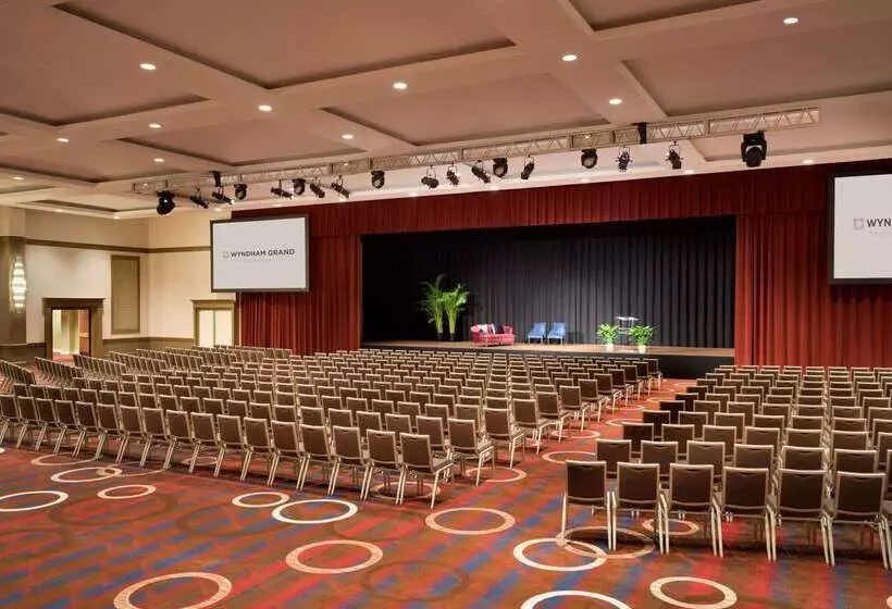 ホテル Wyndham Grand Pittsburgh