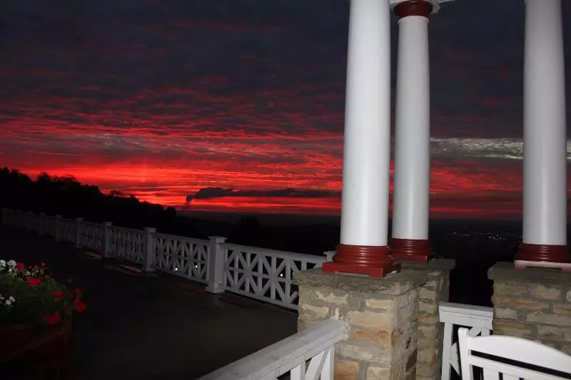 Курорт Historic Summit Inn