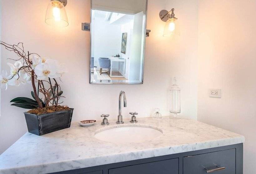 Beautifully Designed Palos Verdes Villa W/ Private Beach And Stunning Views