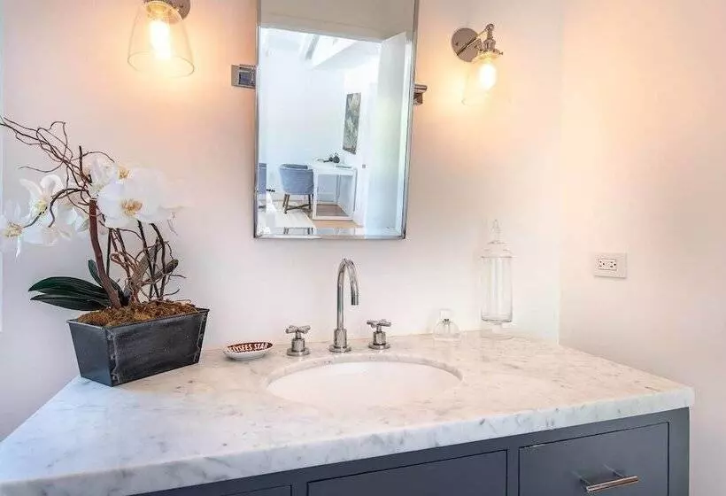 Beautifully Designed Palos Verdes Villa W/ Private Beach And Stunning Views