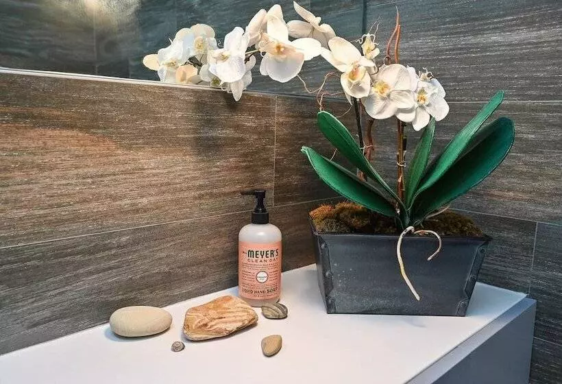 Beautifully Designed Palos Verdes Villa W/ Private Beach And Stunning Views