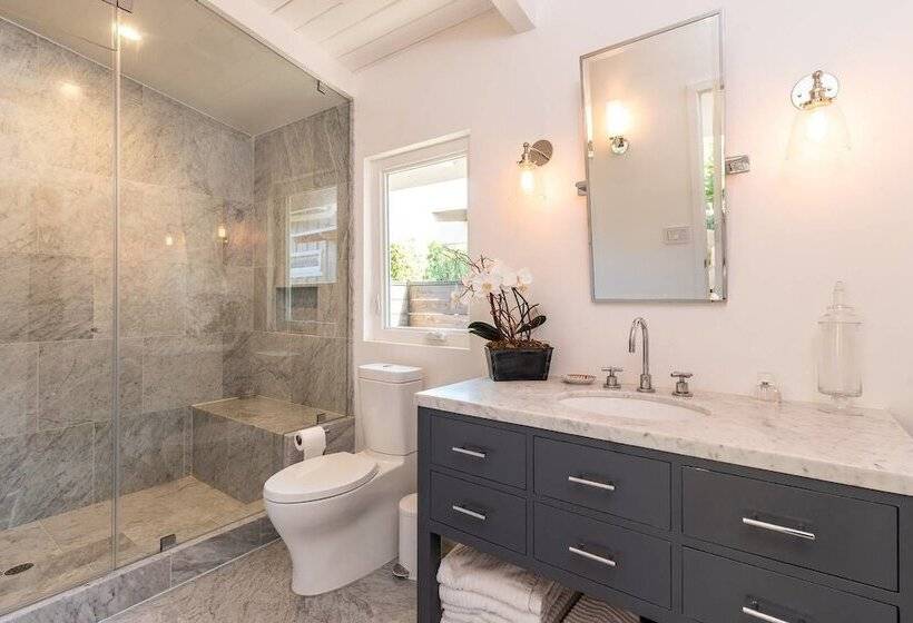 Beautifully Designed Palos Verdes Villa W/ Private Beach And Stunning Views