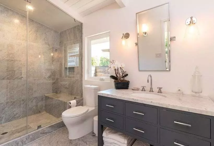 Beautifully Designed Palos Verdes Villa W/ Private Beach And Stunning Views