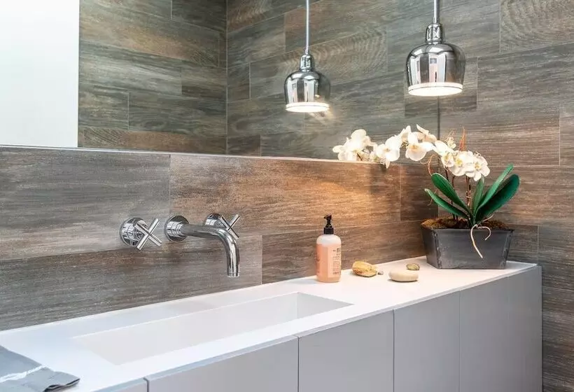 Beautifully Designed Palos Verdes Villa W/ Private Beach And Stunning Views